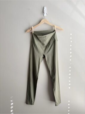 Lululemon Olive Green High-Waist Legging and Bra Workout Set Size 6
